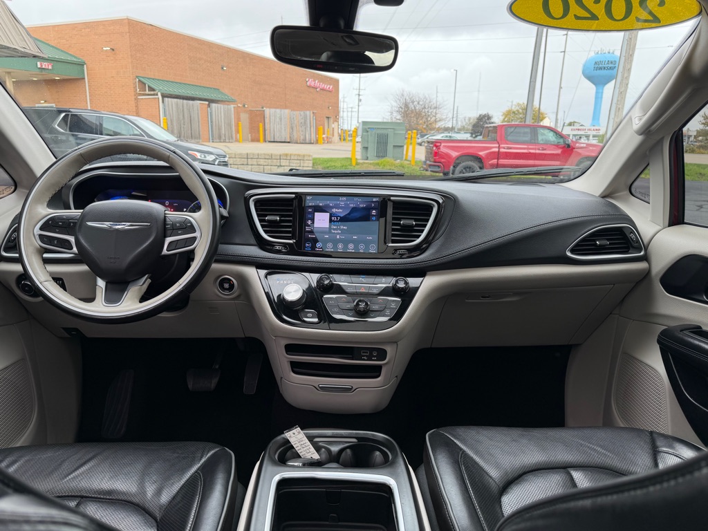 Photo 18 of this CHRYSLER PACIFICA