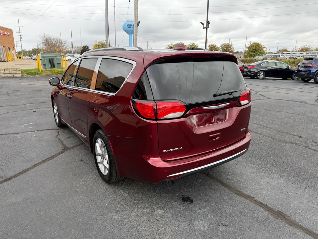 Photo 5 of this CHRYSLER PACIFICA