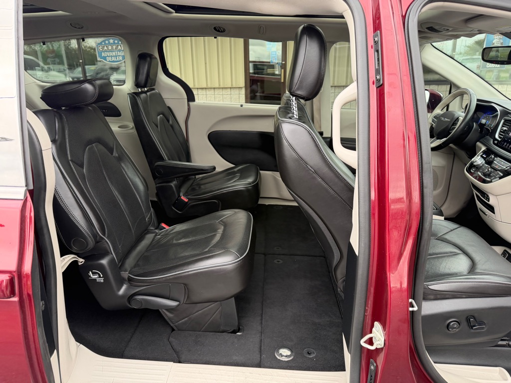 Photo 10 of this CHRYSLER PACIFICA