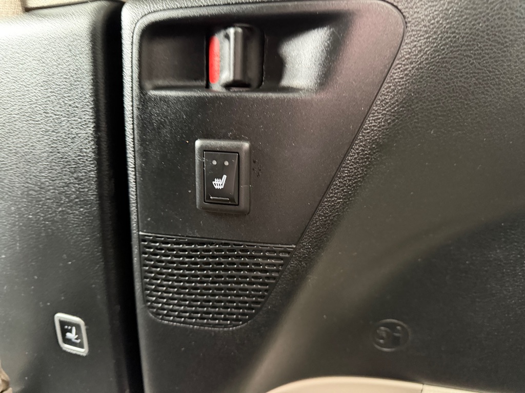 Photo 17 of this CHRYSLER PACIFICA