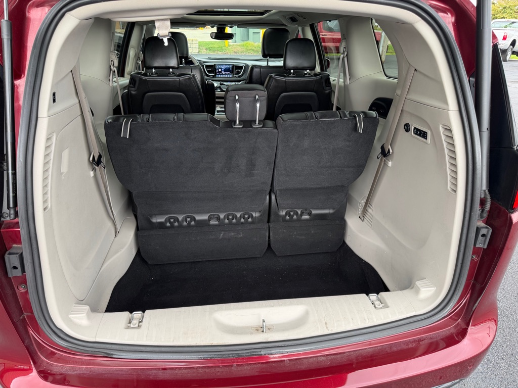 Photo 14 of this CHRYSLER PACIFICA