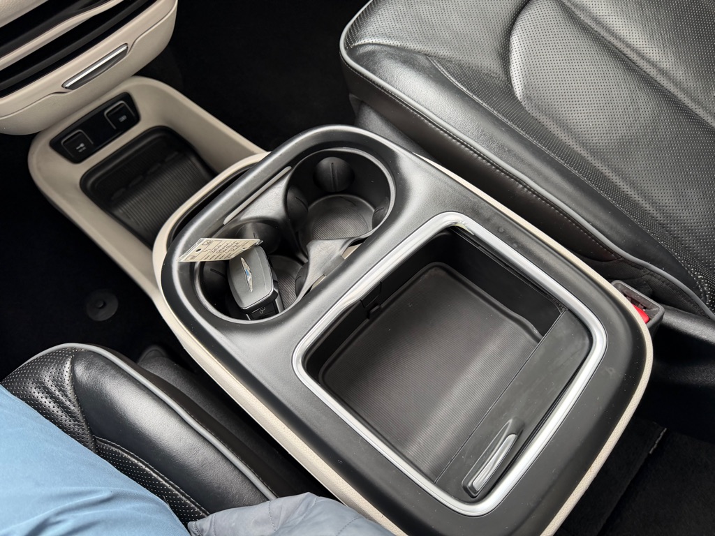 Photo 28 of this CHRYSLER PACIFICA