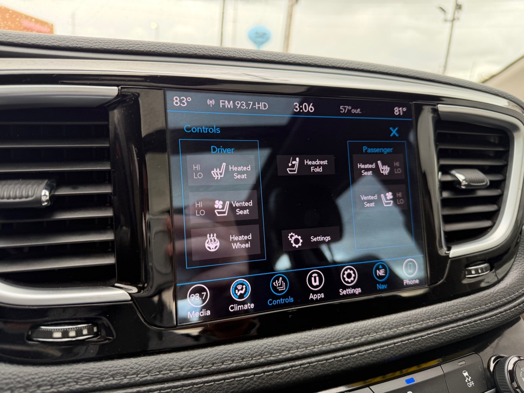 Photo 26 of this CHRYSLER PACIFICA