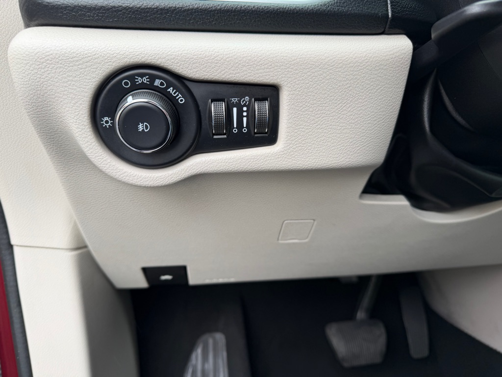 Photo 24 of this CHRYSLER PACIFICA