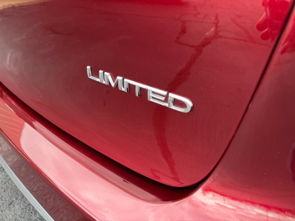 Photo 7 of this CHRYSLER PACIFICA