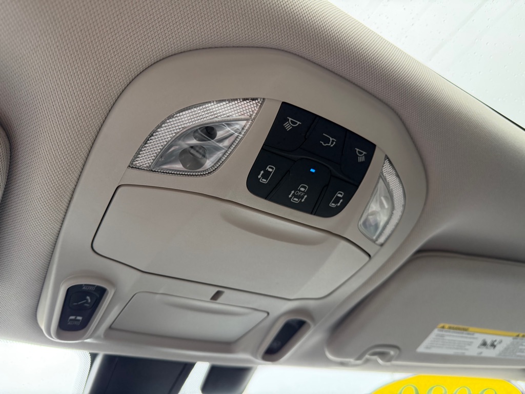 Photo 29 of this CHRYSLER PACIFICA