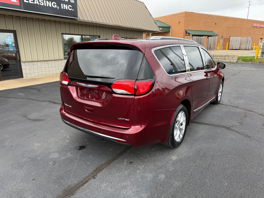 Photo 6 of this CHRYSLER PACIFICA