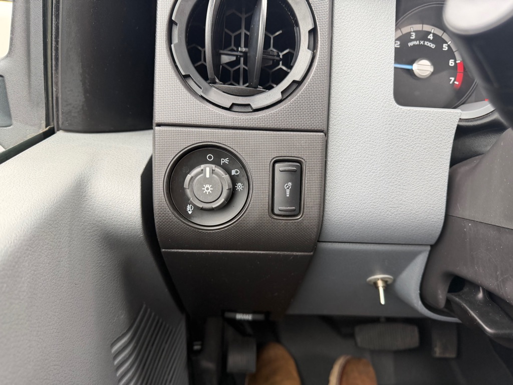 Photo 17 of this FORD F250