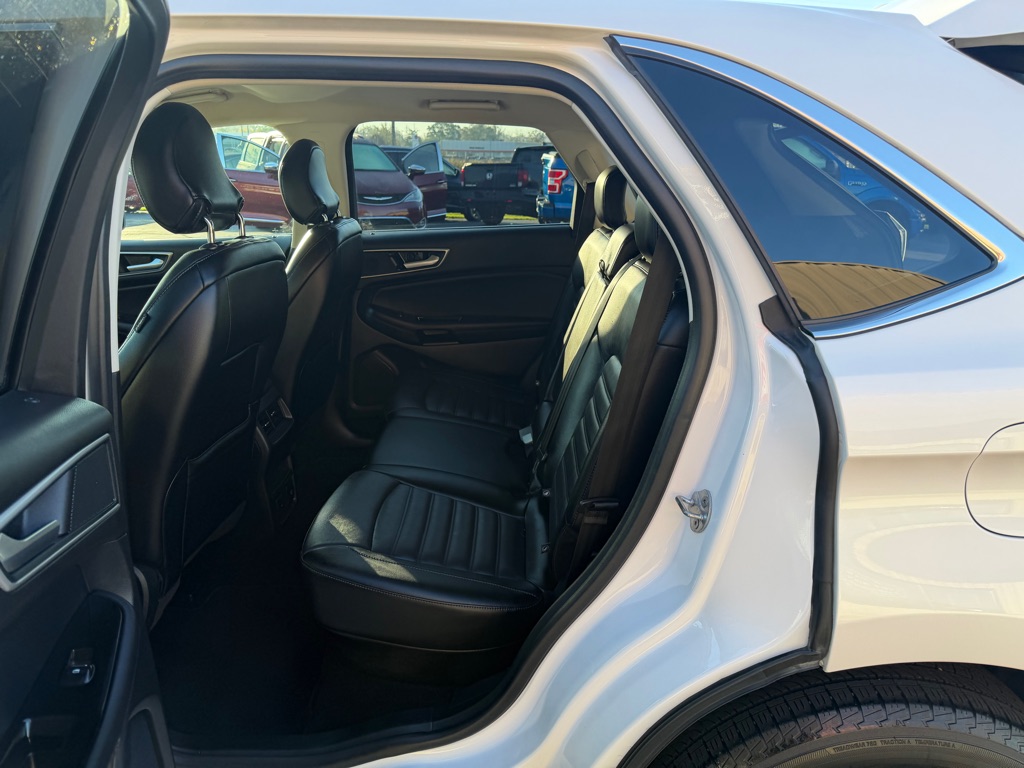 Photo 10 of this FORD EDGE