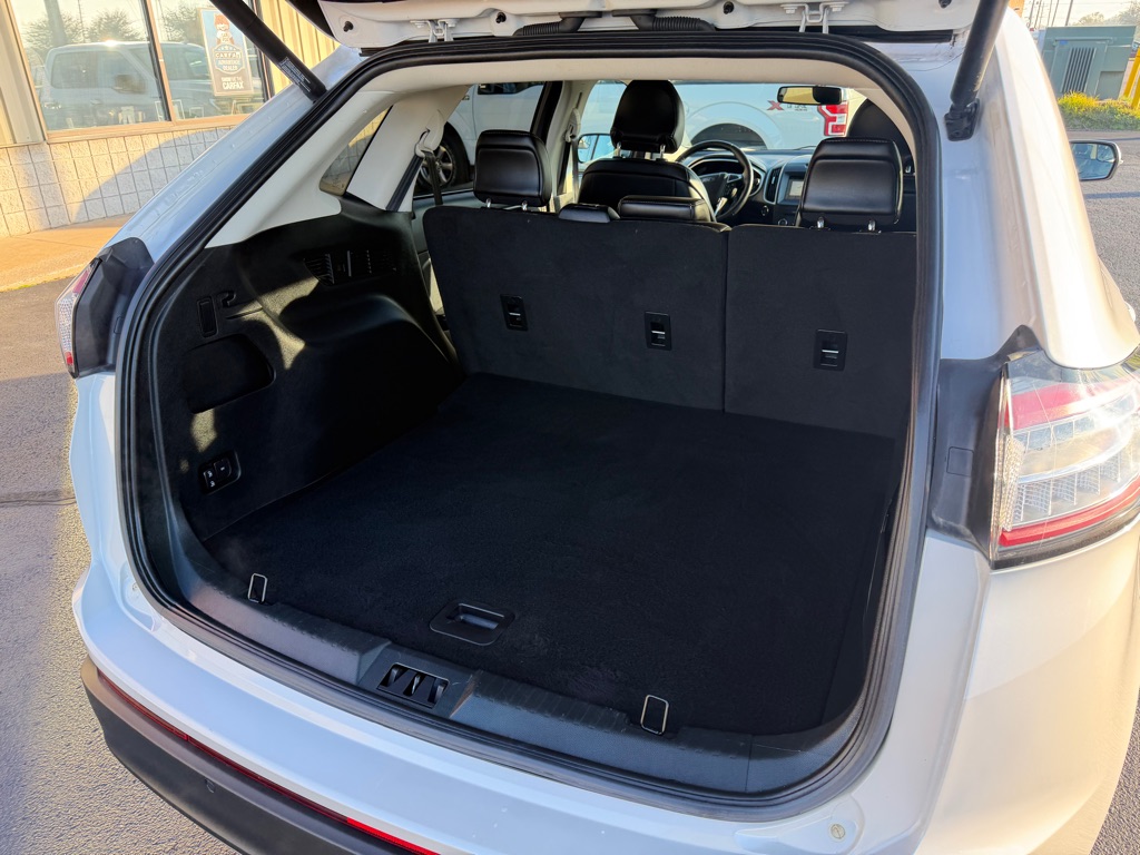 Photo 8 of this FORD EDGE