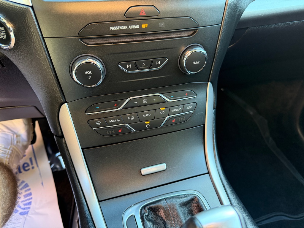Photo 23 of this FORD EDGE