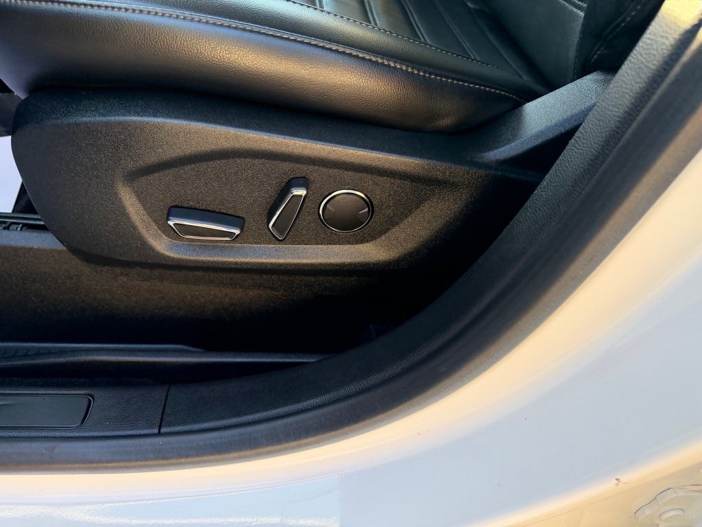 Photo 14 of this FORD EDGE