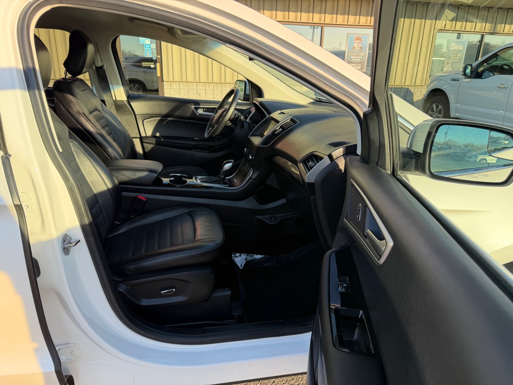 Photo 6 of this FORD EDGE