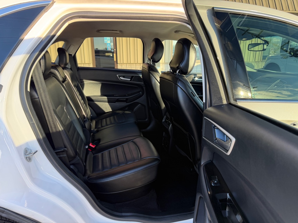 Photo 7 of this FORD EDGE