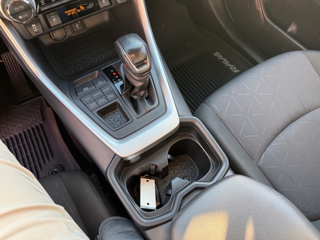 Photo 25 of this TOYOTA RAV4