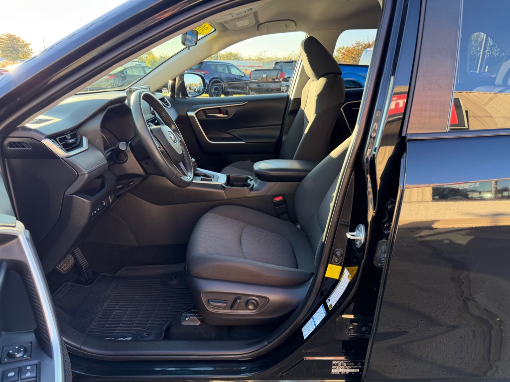 Photo 14 of this TOYOTA RAV4