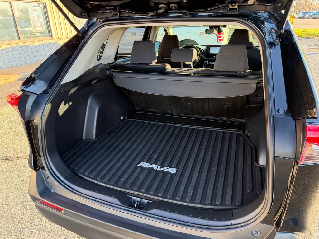 Photo 11 of this TOYOTA RAV4