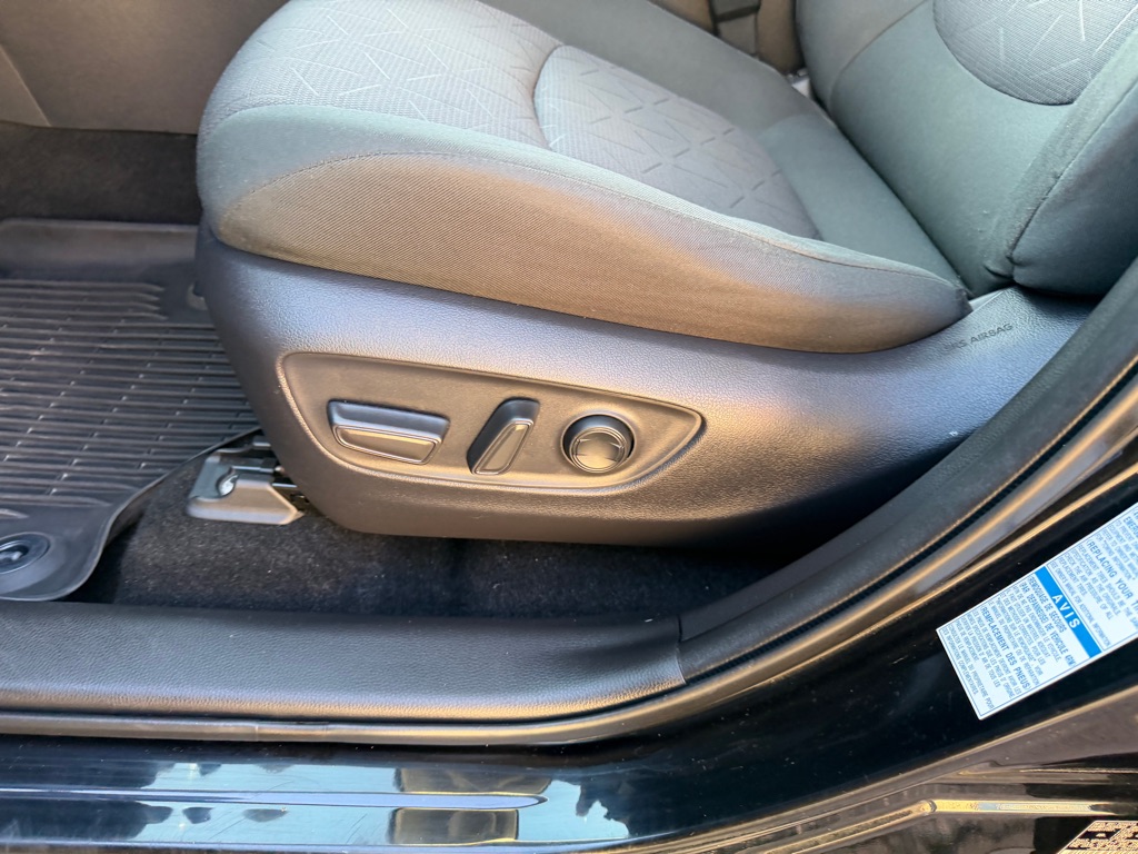 Photo 15 of this TOYOTA RAV4