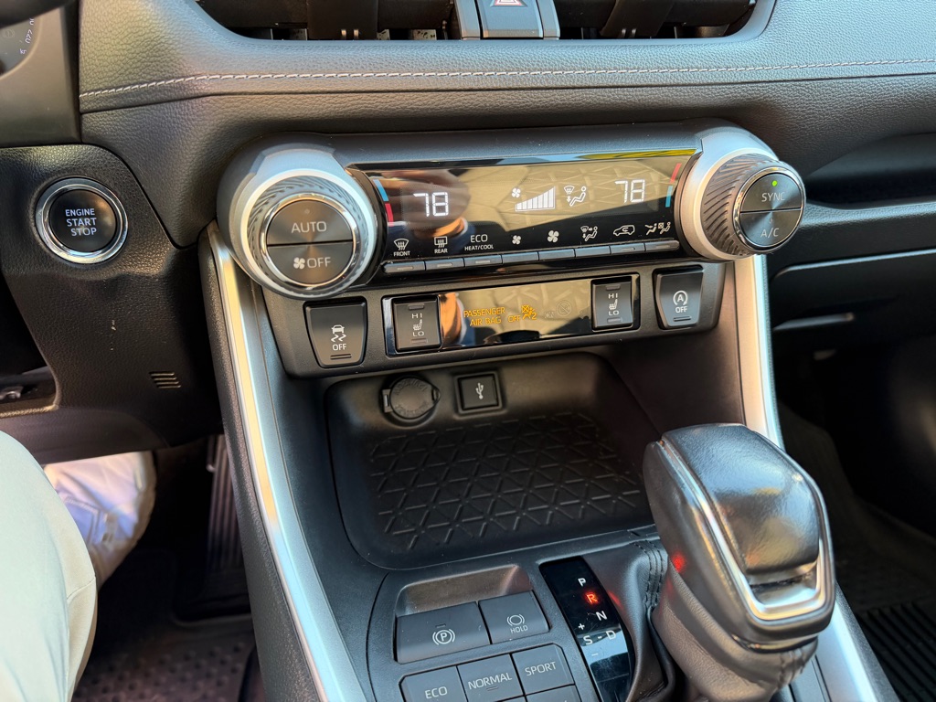 Photo 24 of this TOYOTA RAV4