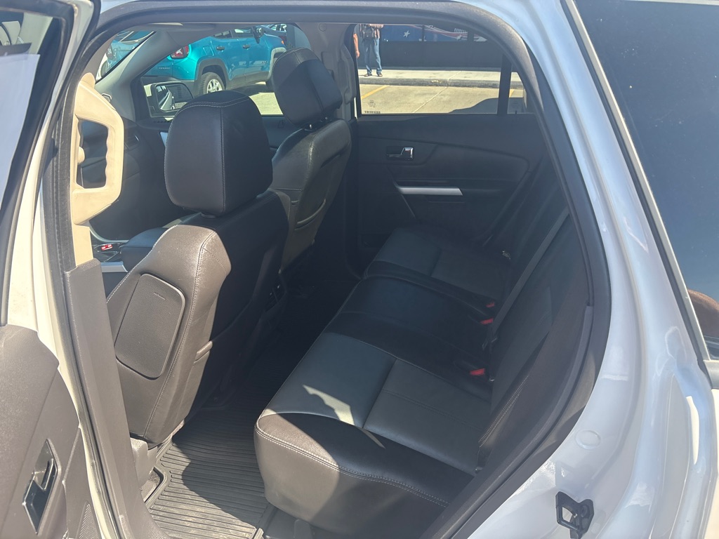 Photo 13 of this FORD EDGE