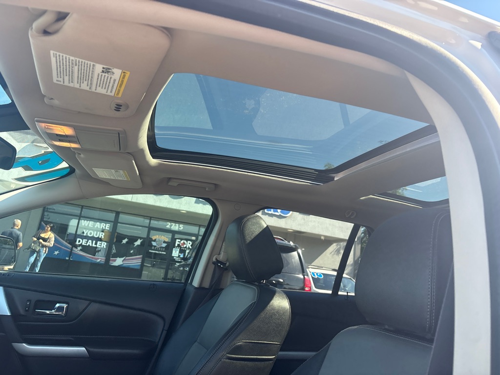 Photo 14 of this FORD EDGE