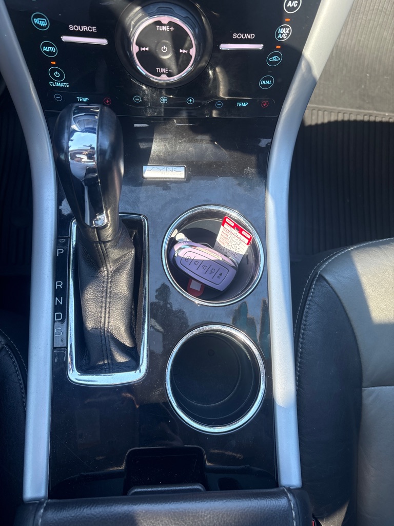 Photo 18 of this FORD EDGE