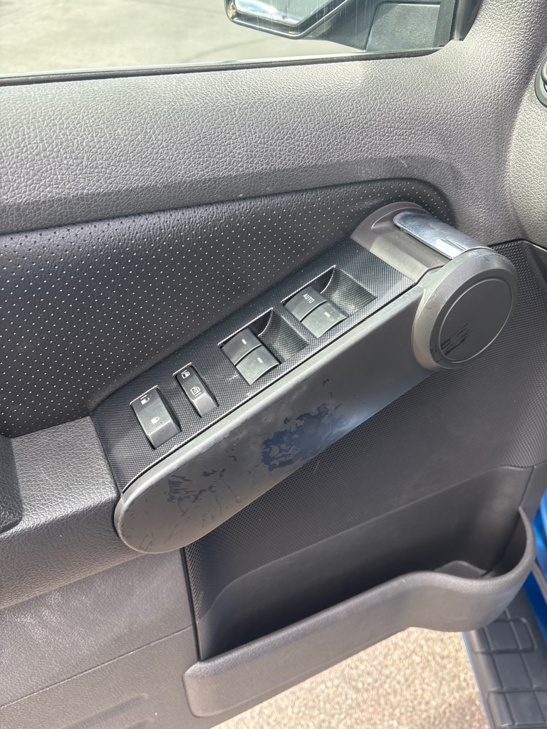 Photo 15 of this FORD EXPLORER SPORT