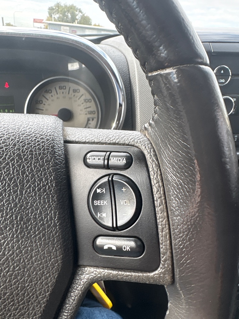 Photo 19 of this FORD EXPLORER SPORT