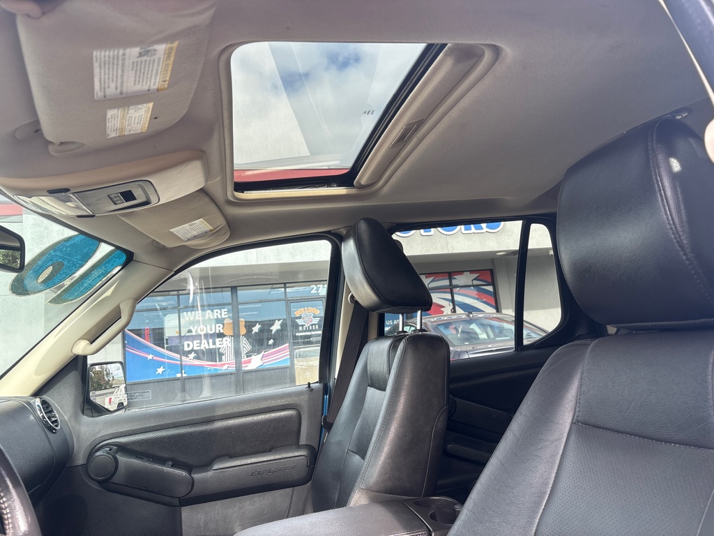 Photo 14 of this FORD EXPLORER SPORT