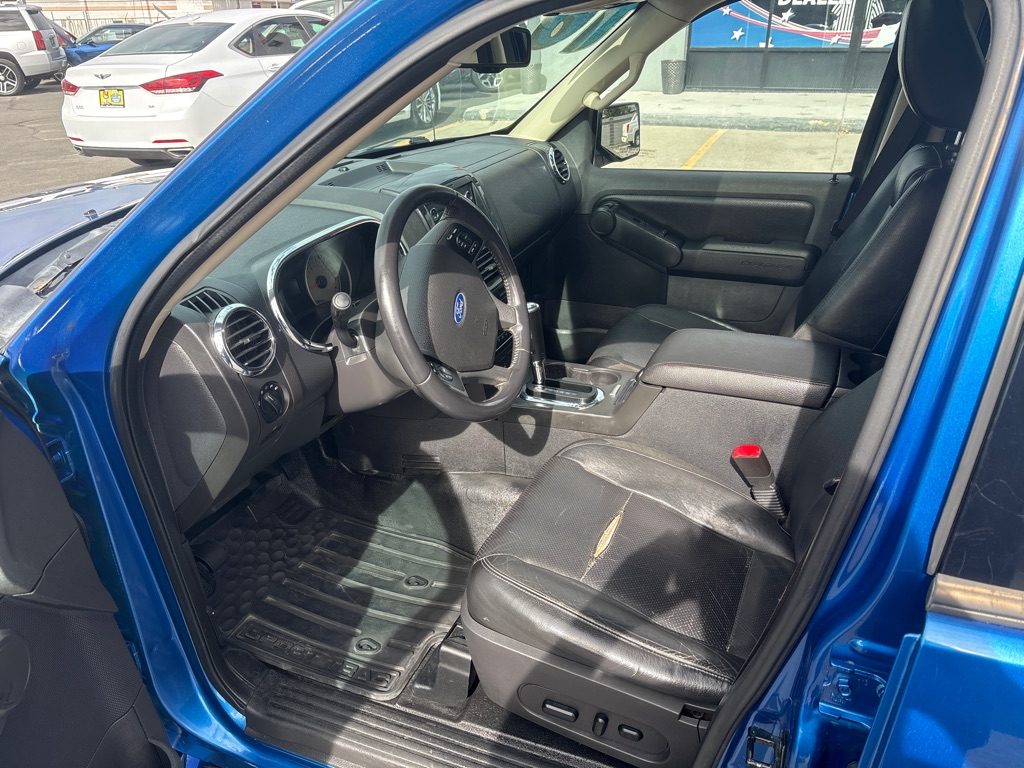 Photo 12 of this FORD EXPLORER SPORT