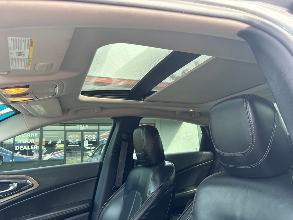 Photo 14 of this CHRYSLER 200