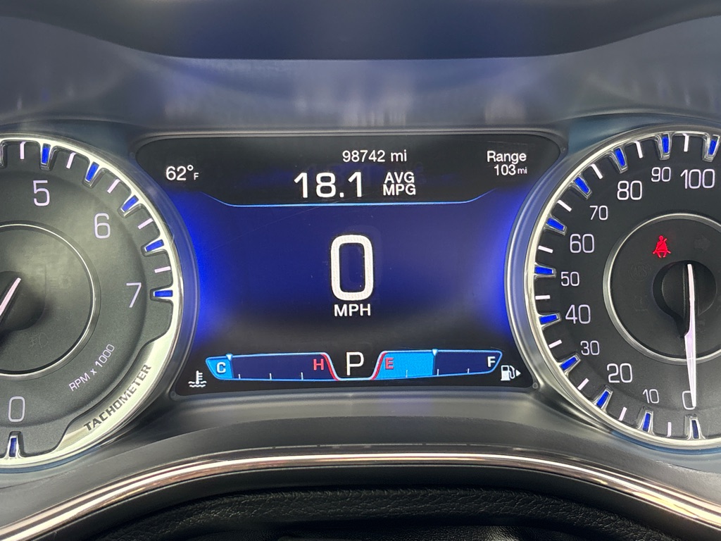 Photo 17 of this CHRYSLER 200