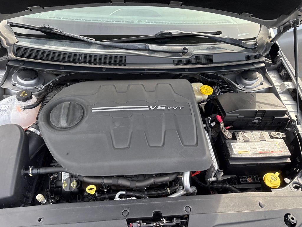 Photo 10 of this CHRYSLER 200