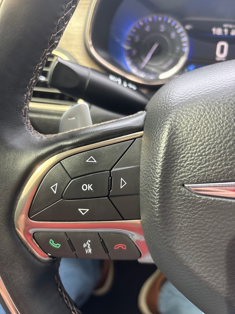 Photo 18 of this CHRYSLER 200