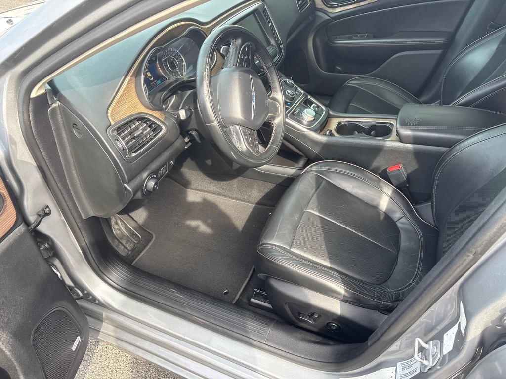 Photo 12 of this CHRYSLER 200