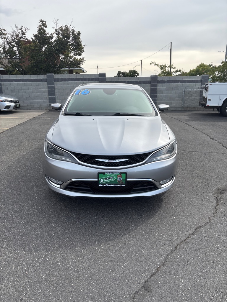 Photo 4 of this CHRYSLER 200