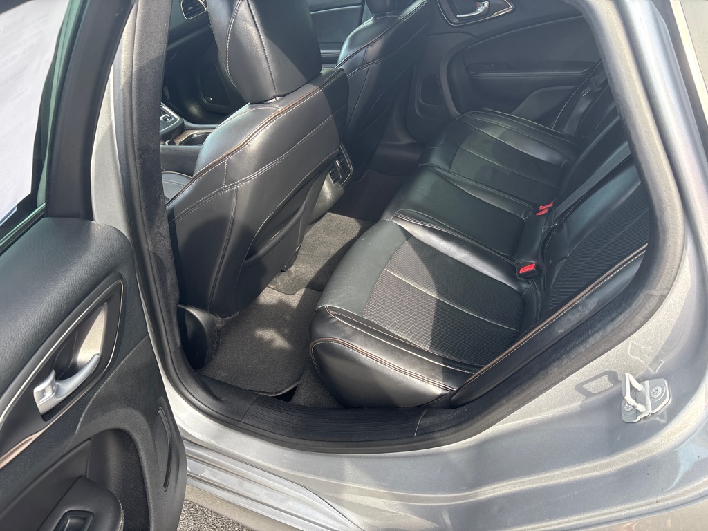 Photo 13 of this CHRYSLER 200