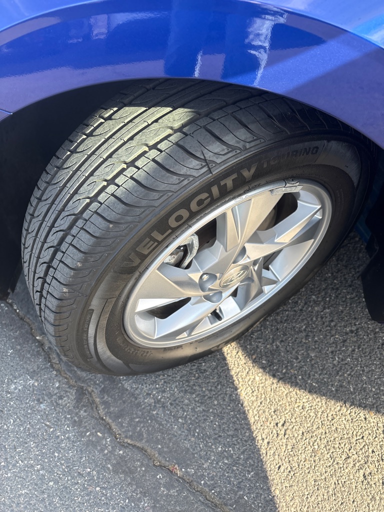 Photo 9 of this HYUNDAI ELANTRA
