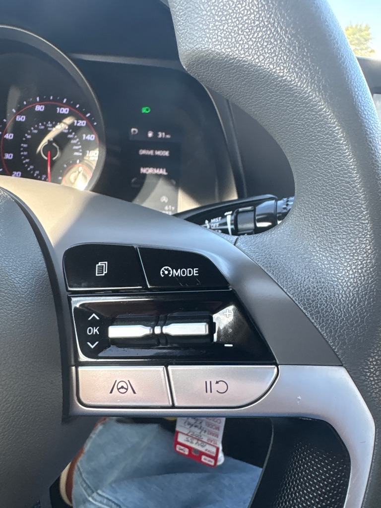 Photo 18 of this HYUNDAI ELANTRA
