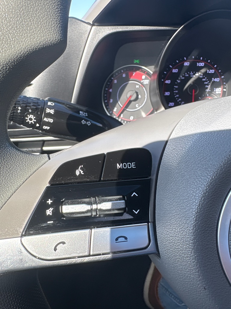 Photo 17 of this HYUNDAI ELANTRA