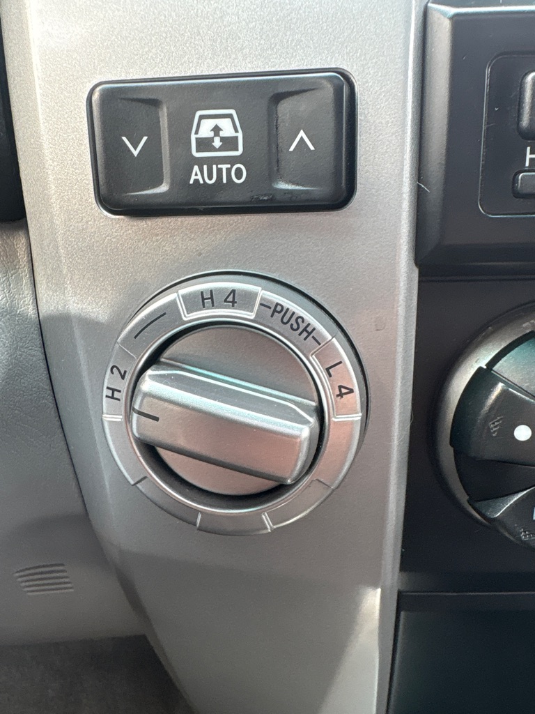 Photo 23 of this TOYOTA 4RUNNER