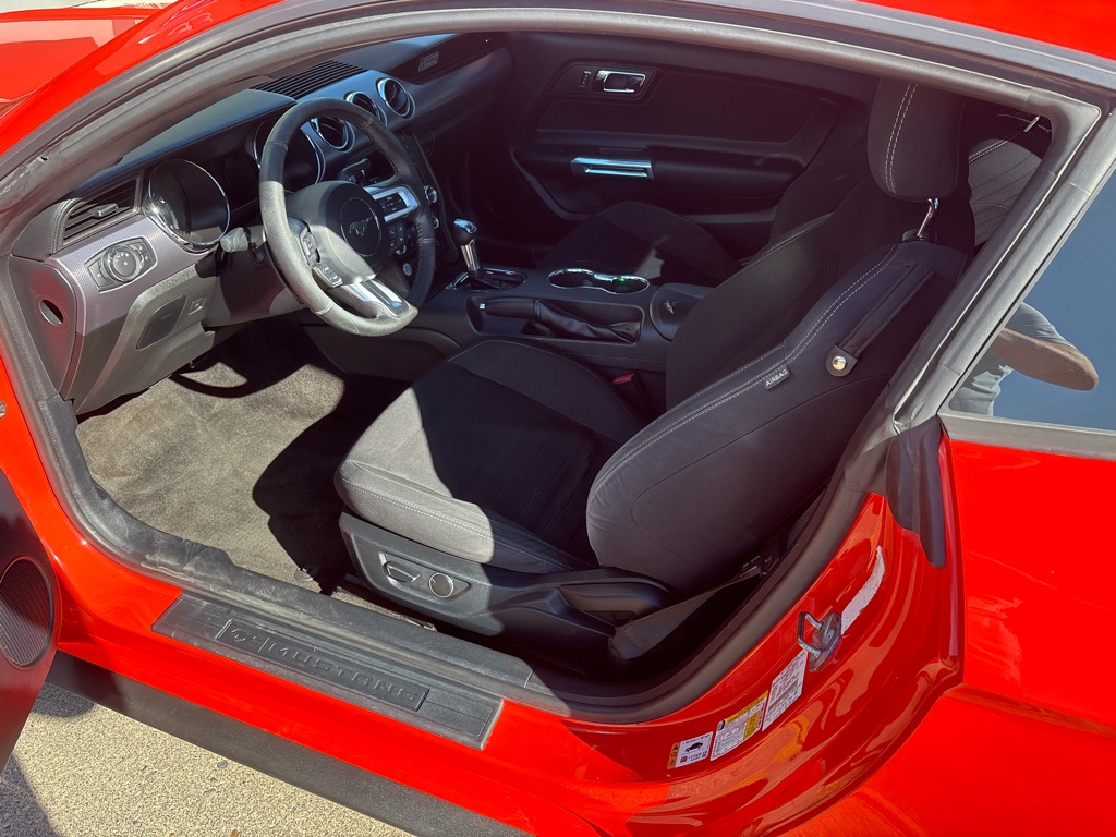 Photo 9 of this FORD MUSTANG