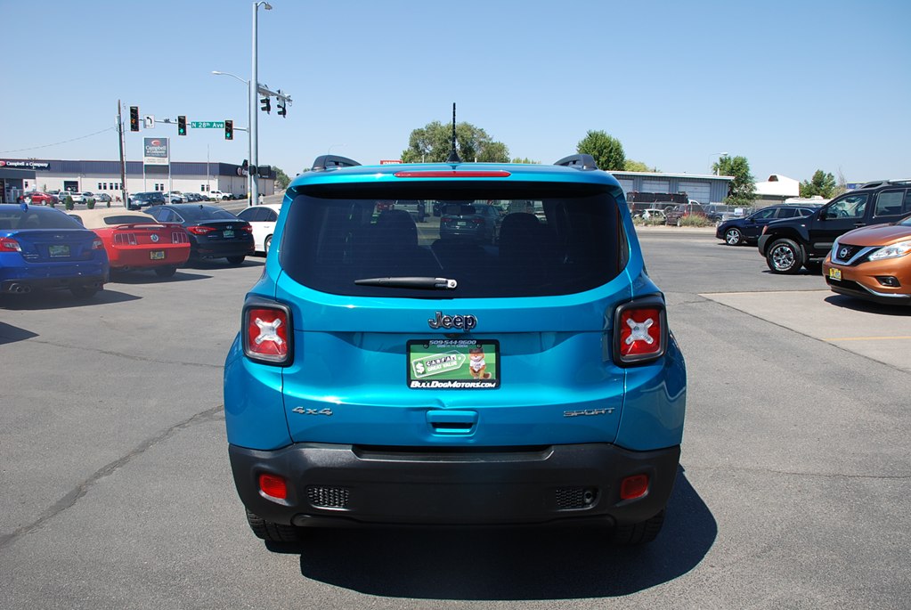 Photo 4 of this JEEP RENEGADE