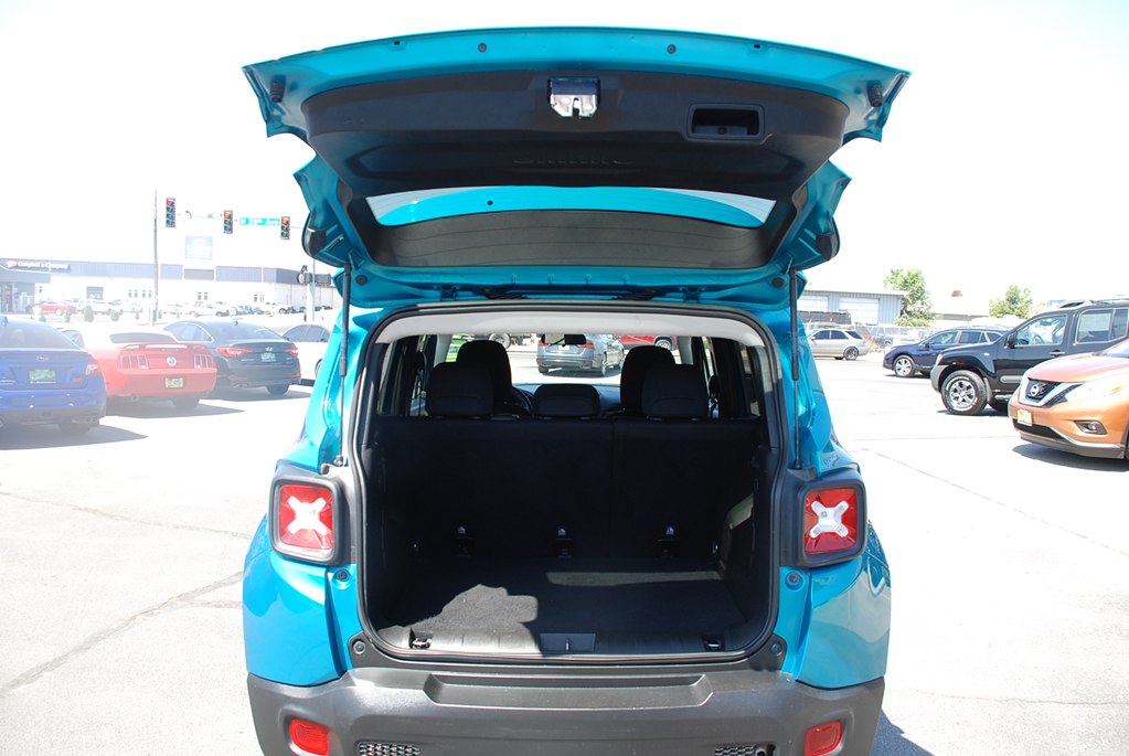 Photo 18 of this JEEP RENEGADE
