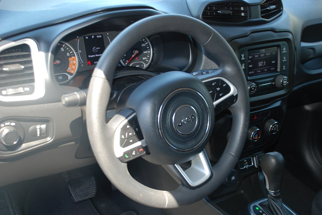 Photo 11 of this JEEP RENEGADE