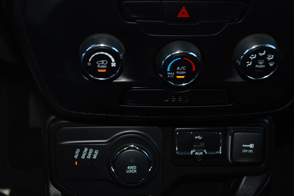 Photo 15 of this JEEP RENEGADE
