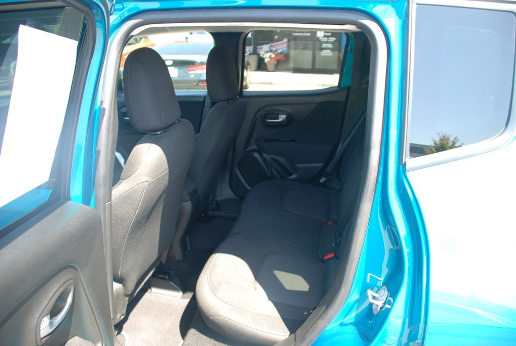 Photo 17 of this JEEP RENEGADE