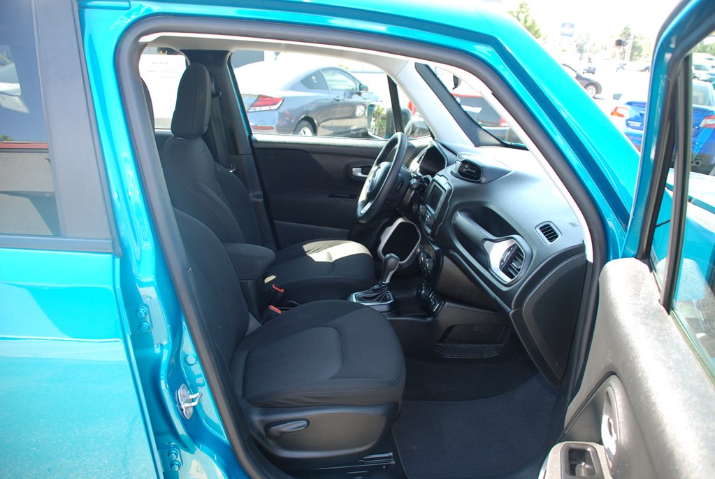 Photo 20 of this JEEP RENEGADE