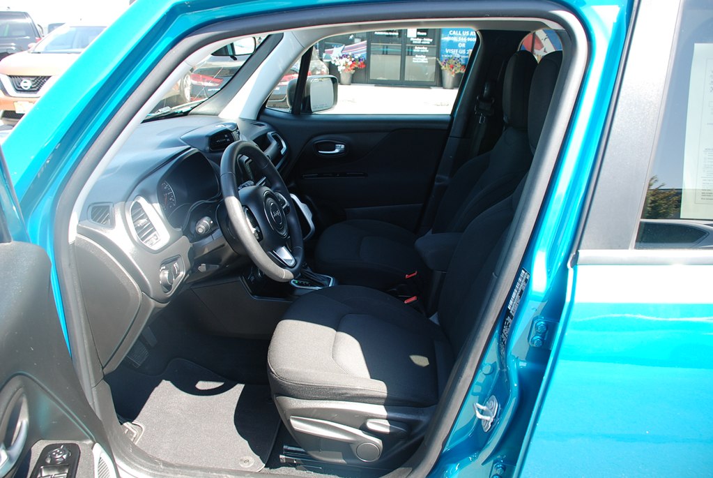 Photo 10 of this JEEP RENEGADE