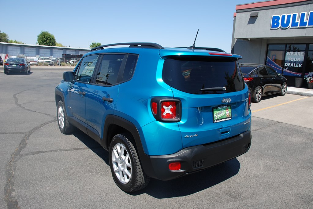 Photo 3 of this JEEP RENEGADE